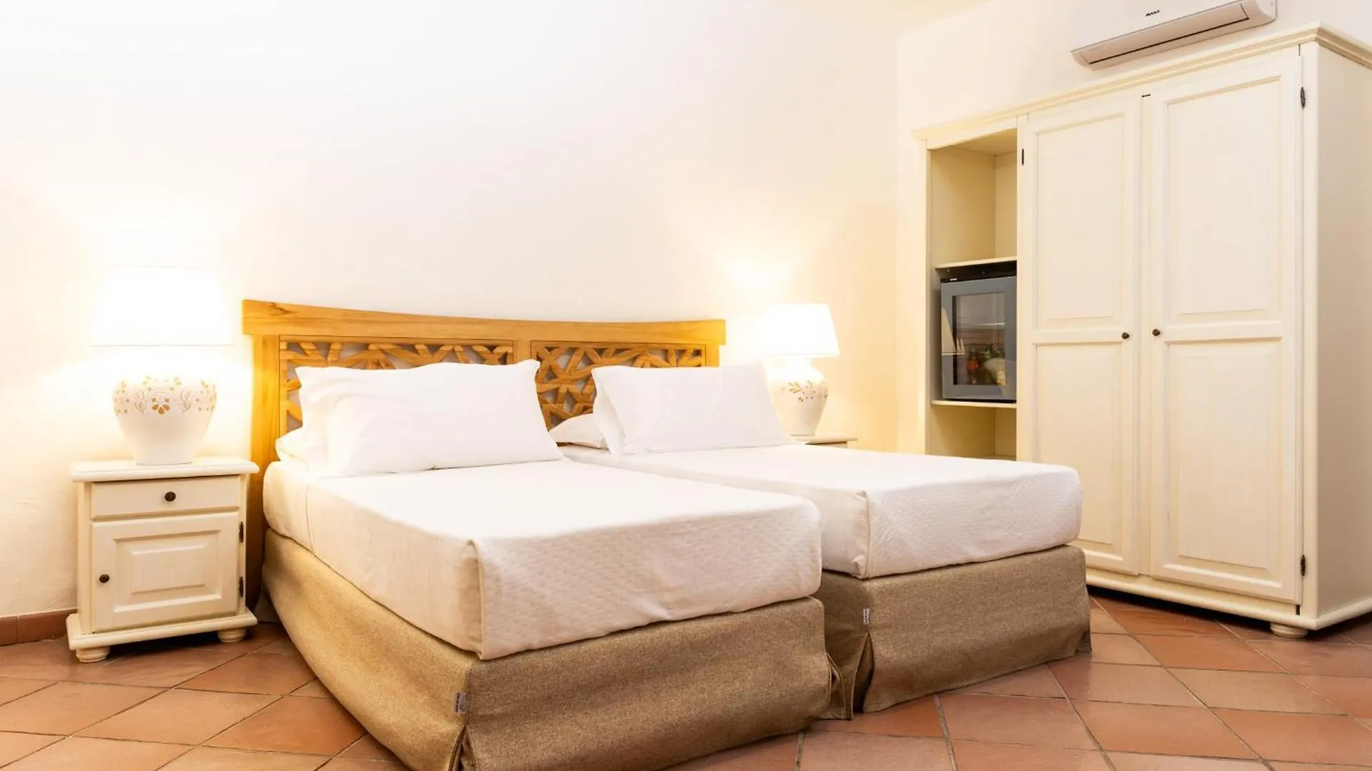 La Jacia Hotel & Resort Baja Sardinia 3*,  Itália