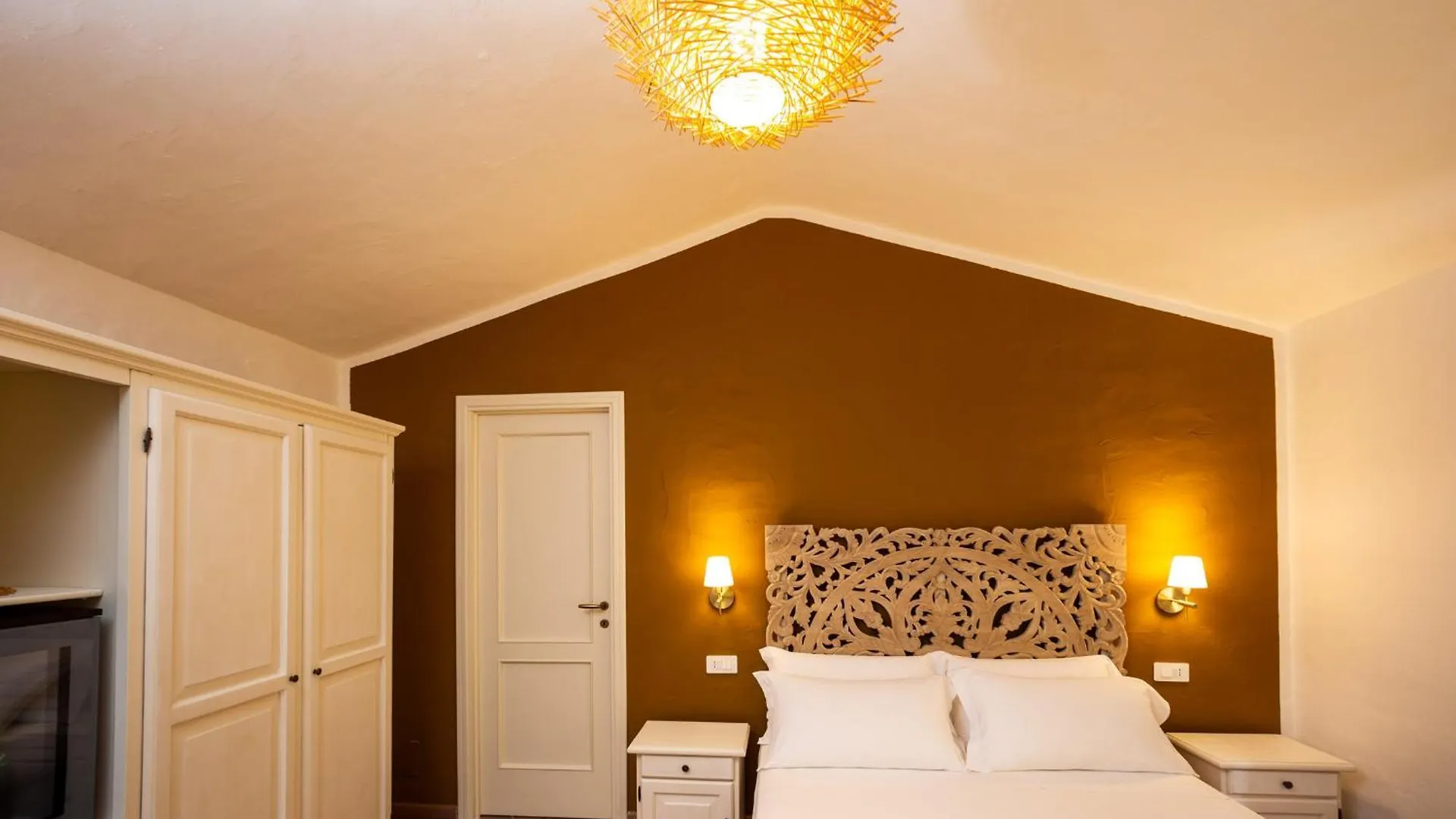 La Jacia Hotel & Resort Baja Sardinia 3*,  Italy